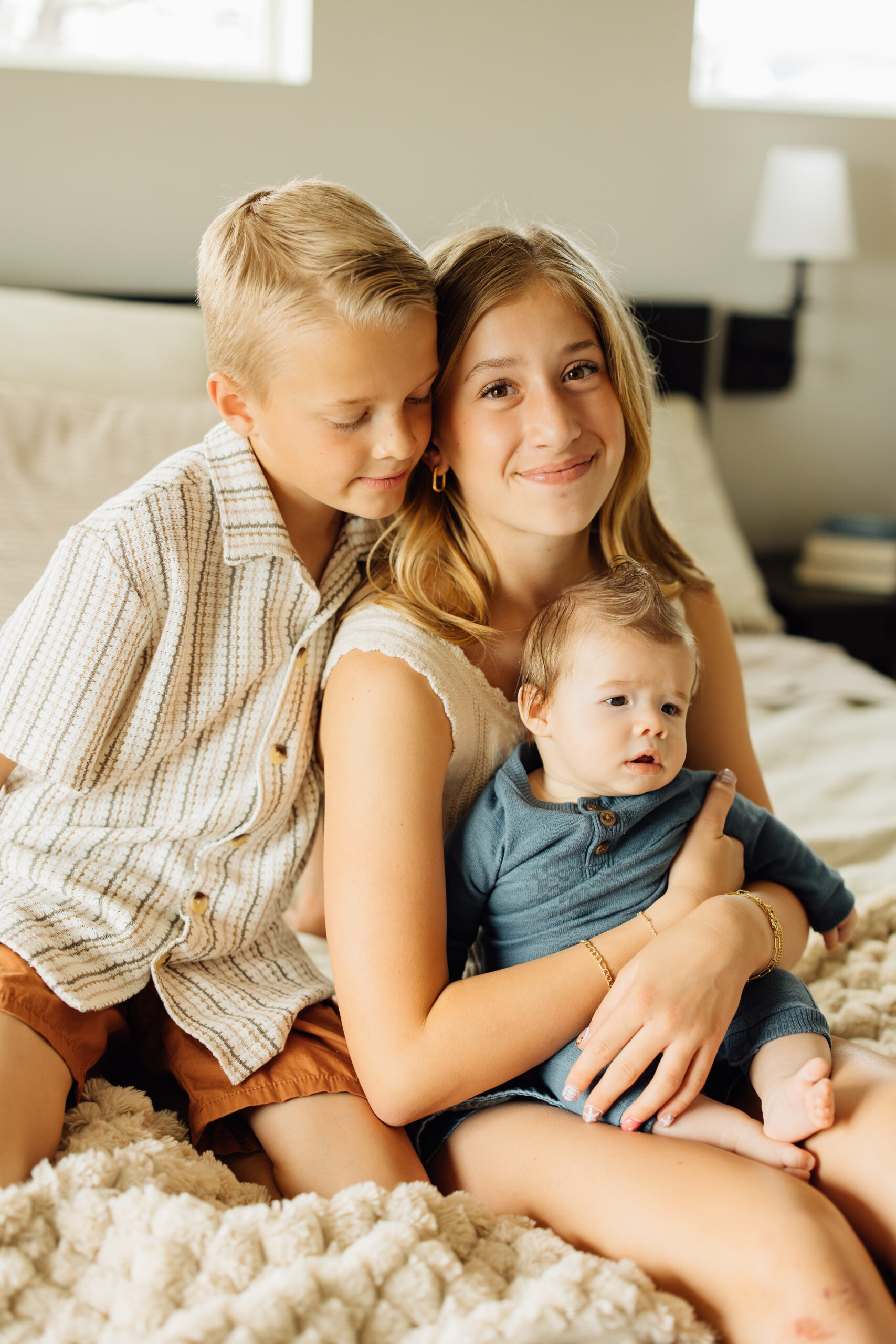 lehi kids smile at their family photo session